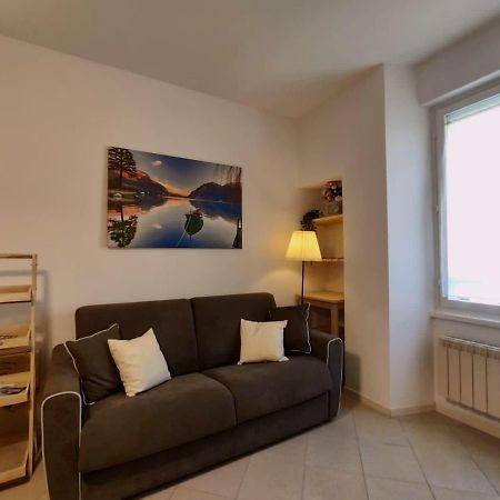 La Casina Al Lago Mandello del Lario Bagian luar foto