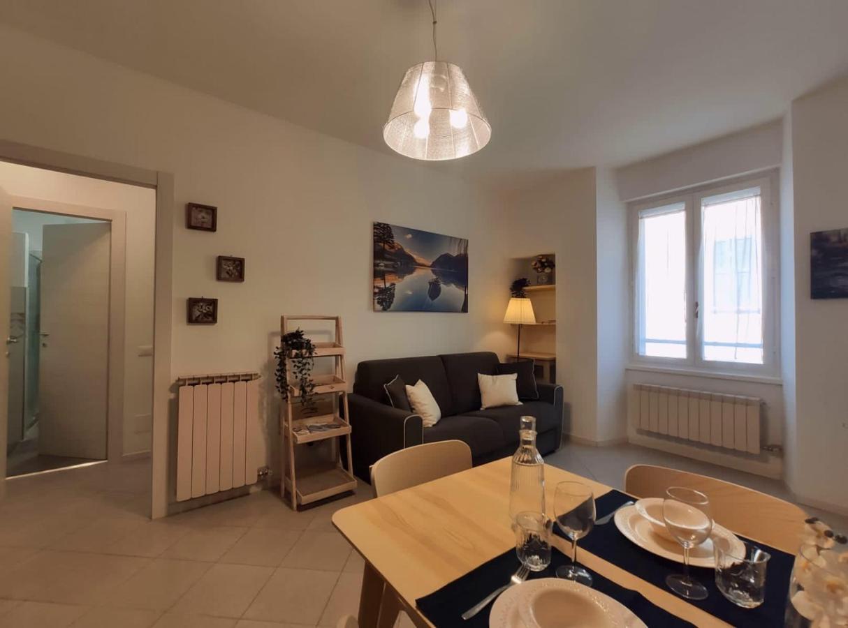 La Casina Al Lago Mandello del Lario Bagian luar foto